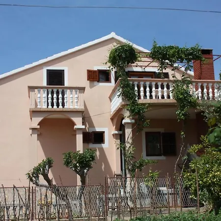 With A Parking Space Turanj, Biograd - 6197 * 图兰杰