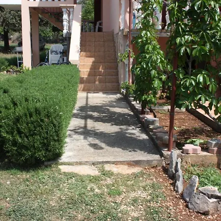 With A Parking Space Turanj, Biograd - 6197 * 图兰杰