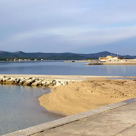 With A Parking Space Turanj, Biograd - 6197 * 图兰杰