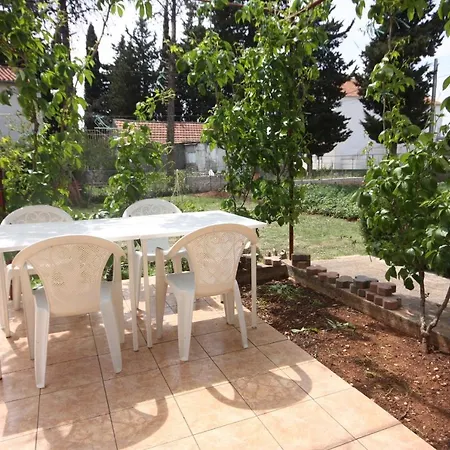 With A Parking Space Turanj, Biograd - 6197 图兰杰